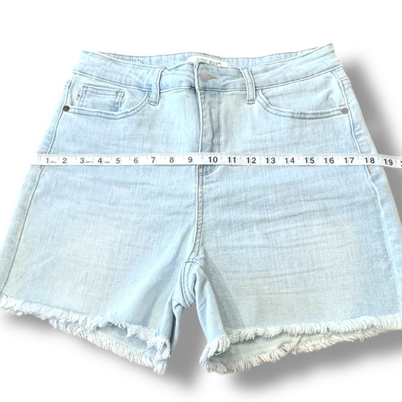 Judy Blue High Waist Bleach Cut Denim Shorts Raw Hem JB150073 Women’s Size L - Picture 4 of 11